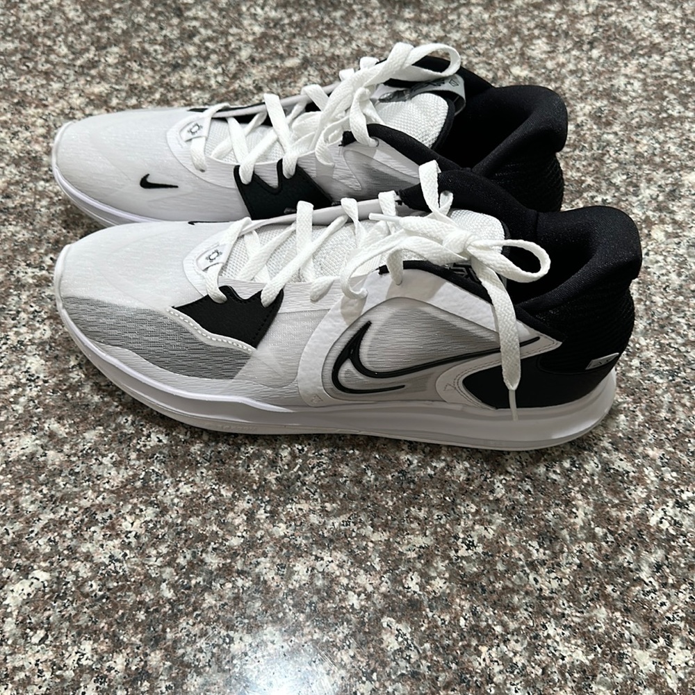 Kyrie low 5 (basketball shoes)